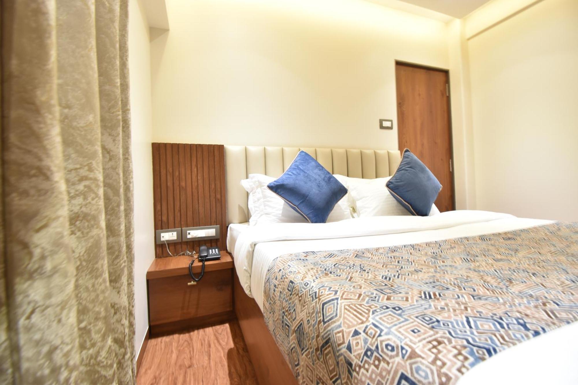 Hotel Kalpana Palace, מומביי מראה חיצוני תמונה