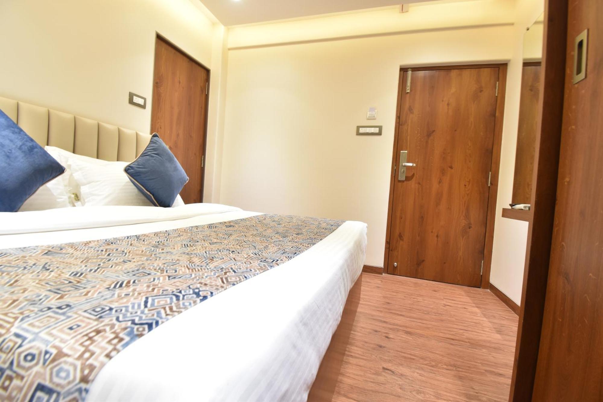 Hotel Kalpana Palace, מומביי מראה חיצוני תמונה